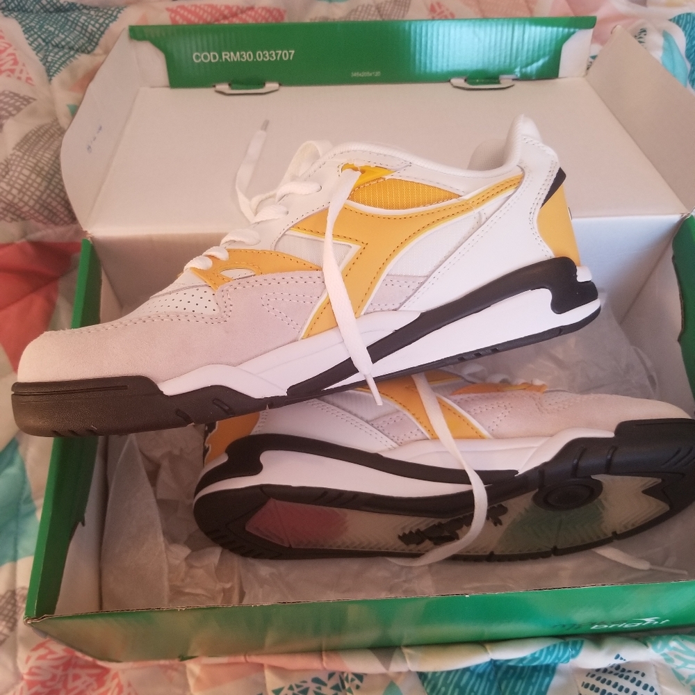 Diadora